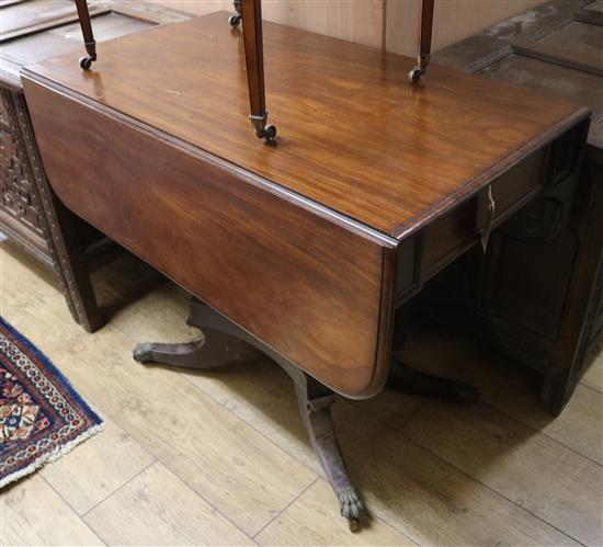 A Regency mahogany Pembroke table W.91cm